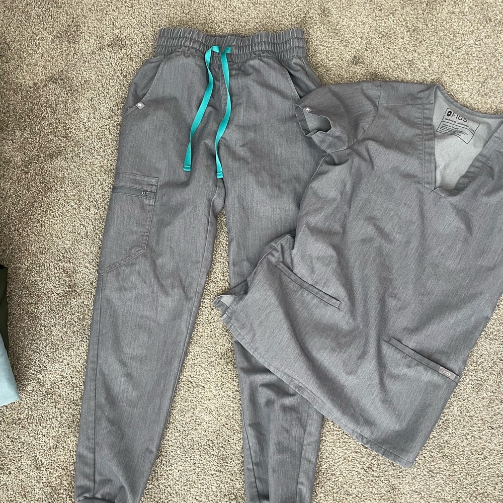 Figs Gray Scrub Set